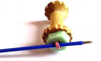 И немного безопасных из совсем маленького детства, а то насмотрятся здесь...  Кстати, дротик с булавкой и спичками это ничто, по сравнению с деревяшкой, пробитой гвоздем соткой или 150-кой и прикрученных по кругу птичьих перьев  Меня 3-х или 4-х летнего идиоты-двоюродные в деревне ставили к бревенчатой стене и кидали в мишень над моей головой, 40 лет прошло - недавно смотрел, до сих пор следы остались от гвоздей :)