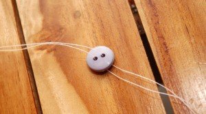 И немного безопасных из совсем маленького детства, а то насмотрятся здесь...  Кстати, дротик с булавкой и спичками это ничто, по сравнению с деревяшкой, пробитой гвоздем соткой или 150-кой и прикрученных по кругу птичьих перьев  Меня 3-х или 4-х летнего идиоты-двоюродные в деревне ставили к бревенчатой стене и кидали в мишень над моей головой, 40 лет прошло - недавно смотрел, до сих пор следы остались от гвоздей :)