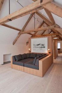 Диван на чердаке - это уже давно не круто. 
Сейчас использовать каждый сантиметр дома уже обычное дело.