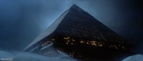 Мощно! Однозначно "плюс"! В некоторых кадрах было бы разобраться проще, если бы хотя бы висел банально отвес.. Понимаю, что хрен повесишь...
А подсветки сколько потеряли!