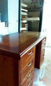 Массив вишня, делал с нуля. Интарсию делал сам, кроме малярки.