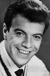 человек с обаятельной улыбкой... мир праху его...