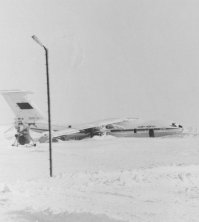 А что ,в Тикси минимум был ниже минимума КК? А на запасной слабо было?
 У нас тожев 110 втаб был такой КК, результат до сих пор на Новой Земле лежит.

"Выводы комиссии, расследовавшей АП 	    1. Неграмотное решение КК на выполнение посадки при попадании в полосу снежного заряда.
    2. На выполнение задания в полярных условиях выделен экипаж с малым опытом самостоятельных посадок на незнакомых аэродромах.
    3. При подготовке к полёту экипаж имел не сверенные данные схемы захода на посадку. Контроль готовности к полёту в эскадрильи проведён поверхностно."