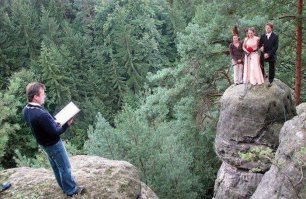 А несогласных сбрасывают вниз)))