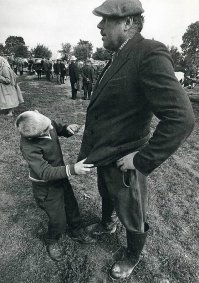 Сколько лет прошло, а в деревне почти ничего не изменилось...