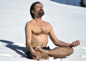 Житель Сургута показал, как "согревается" в –50°С 