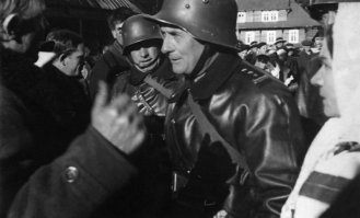 Очень хорошо, радует успешно проведённая операция.
И незадолго до этого: