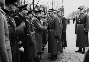 Очень хорошо, радует успешно проведённая операция.
И незадолго до этого: