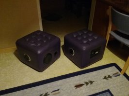 А мне такие пуфики по душе.