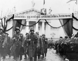 Совместный советско-литовский парад по случаю освобождения Вильнюса от поляков. 1939 год.