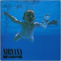 Детишки под водой в Рождественских костюмах