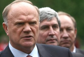 А вы знали что Зюганов протащил с боем Закон о коррупции ? Так Путин вычеркнул от туда статью - предусматривающую уголовную ответственность и конфискацию имущества включая родственников. Так что закон у нас есть , а вот ответственность за его не соблюдение вычеркнута .