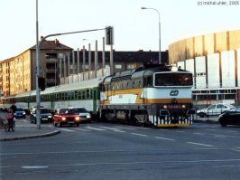 и шо? вот еслиб до подьезда на поезде... тогда точно прикольно былоб
