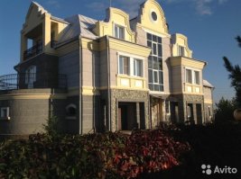 херня какая-то, и цена еще поди бешеная. 
А вот нормальный вариант.
Дом . 3 этажа и подвал