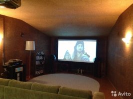 Хочешь - отдыхай в бассейне, хочешь в кинотеатре.
В общем, все для счастья человека. Вроде квадраты те же, а смысл совсем другой.