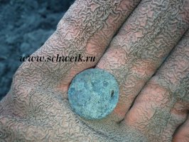 Дружище, нужно ухаживать за кожей рук :) Есть всякие кремы "бархатные ручки" и прочие.