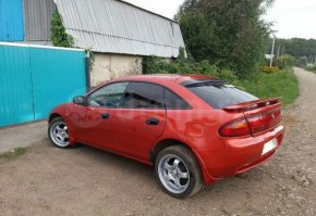 Мазда 323 F, наверно самый близкий нам лупоглазый автомобиль.
Раньше их было у нас много.
Мне нравился этот наворот. 
Наверно её дизайн, сегодня уже староват, но в техническом плане, она совершенно не уступает современному ширпотребу. А в некоторых моментах может и превосходит его. 
Замечательный, компактный автомобильчик.
Следующее поколение слепых 323, которые уже просто прищурены, так их дизайн и сегодня вполне уместен. Если удастся найти не ушатанную.