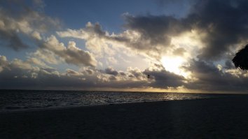 Все правильно написано, только фотки какие-то левые. Я вот пару дней назад с Кубы приехал. там вот так: