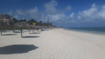 Все правильно написано, только фотки какие-то левые. Я вот пару дней назад с Кубы приехал. там вот так: