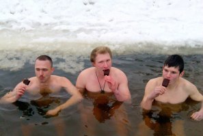 не могут наши мужики прожить без мороженого