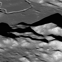 Тупо направляют телескоп в одну точку пространства и держат по несколько часов, а то и несколько суток подряд, если это космические телескопы. Для того, чтобы набрать побольше редких-редких, но всё-таки долетевших до нас квантов излучения.
А Луну нормально сняли, давно уже, и сейчас снимают.