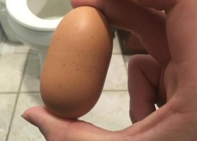 Странный фон. Такое ощущение, что он его только что это... Снёс, короче...