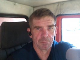 Всё, о чем хотел написать американский дальнобойщик-миллионщик, я высрал уже 20 лет назад на дорогах России. Стаж - 34, пробег - на считал.