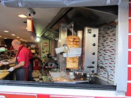 А тут специальный робот срезает! Тож Стамбул.