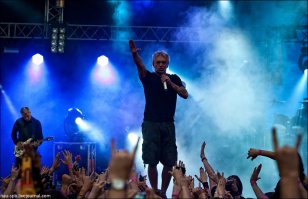 "С рождеством Христовым,православные! От себя добавлю-Хайль Гитлер!"-рявкнул костик и укатил дочитывать Майн Кампф