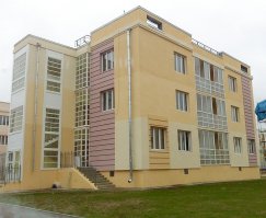 Да в Подмосковье не лучше. Вот например м-н Сакраменто, построенный МОРТОН. По плану - малоэтажное жильё (3 и 4 этажа), детсад, школа. По факту - детсад еле сдали, школы не будет вообще, "мы от жадности ква-ква", возвели 4 дома по 8 этажей (фото 3). Дальше уже жители не дали, начались суды и т.п. Мортон где надо подмазал и стройка потихоньку продавливается.