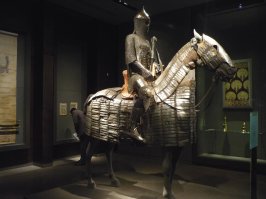 И чё? Больше интересно было бы про великие завоевания внешние Японии, как они скажем своими не превзойденными саблями на право и на лево пластают рыцарей в миланских доспехах, например как поляки при Грюнвальде.  Вот бы было круто услышать, реальная японская сабелька против обычного рыцаря Священной Римской империи одноименного 15-го века, ну или хотя бы кого ни будь сопоставимого по вооружению и латам. А так все это, без конкретных примеров непобедимости японской сабли по говеным обычным Европейским доспехам там, ну или на худой конец по тяжелым Мамлюкам - не интересно, нет главного.  Вот в школу рейнского меча и мечников верю. В Польских рыцарей и Грюнвальд-Таннеберг блин просто легенда. Чешские сиротки - круть. Шведские рыцари - 30 летняя война блин ух замес... Испанские терции - испанская сталь, пехота прошибающая латников которых аркебузы не берут.  А вот в то, что японская сабелька самая сабелька из всех сабелек - хочу увидеть адекватную картинку, вот этой самой сабелькой да по рейнскому шлему - горшку, а ответик в зад ниндзе рейнским мечом с балансиром у кисити, так, что можно было и проколоть панцирь и в глазницу острием идеального - эталонного лезвия воткнуть и дурака без лат располосовать одной рукой до жопы.