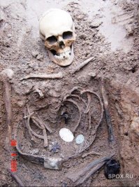 Немец. Раз жетон не сломан, то числится пропавшим без вести.
На жетоне все данные есть.
Жаль, что у наших солдат таких надежных способов установления личности не было...