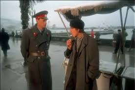 - Сними серьгу.
- Почему?
- Не положено. 

(Асса)