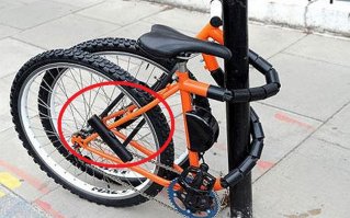 "Надоело таскаться с цепями и замками?"
а это, <span style='color:gray'>[мат]</span>, не замок чтоле?!