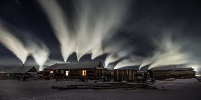 Ну водка то не замерзает. Становится тягучей как ликёр. Зазливал и в -50  и в -67. Только не в Оймяконе а в Чиринде в Эвенкии.