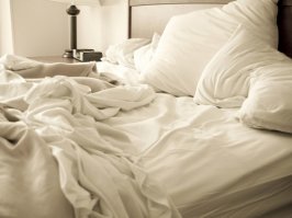 Пастельные?! Рисованные что ли? 1 - Пастель. 2 - Постель.