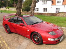 В 1993 году хотел себе именно такую. длинную версию фашки (NISSAN Fairlady Z 350). и именно с крышей хард топ. У кореша была такая, сказка а не машина. В короткую девки плохо помещались.