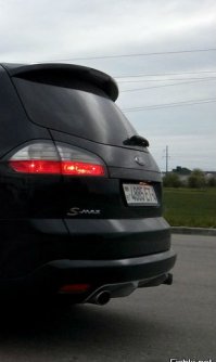 на фото Ford Galaxy вообщем то (ц)

в общем-то - S-max. Впрочем, и Gal  - ни х*я не "шарик".