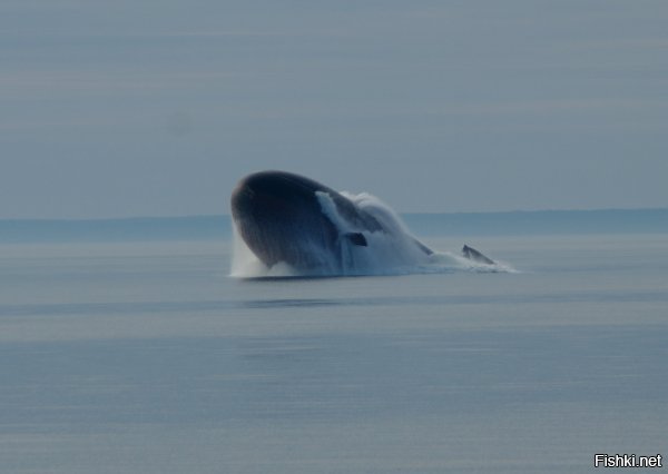 Головной РПКСН проекта 955 «Юрий Долгорукий» выполняет «прыжок кита».