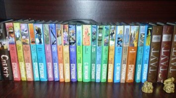 моя полочка. всё прочитано уже по нескольку раз:)