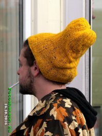 Люди в позитивных шапках, спасибо, что поднимаете настроение зимой!