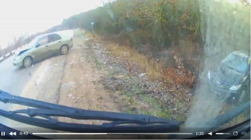 а тот, который уже в кювете, аналогичным макаром туда залетел?