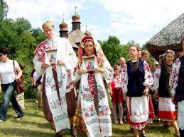 Украинский , кстати, не совсем народный костюм, а современный стилизованный под национальный. Народный немного другой.