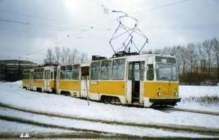 Трамвай Путиноида

И трамвай реального гражданина 
Плюс автобус гражданина Пензы. 
Ура Единой России  и Путину товарищи...