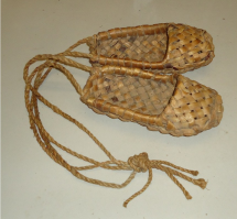 Жаль что на Руси не умели веревки вить... только лапти со шнурками делали :)