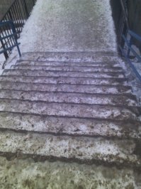 Это для Вас чистая лестница??? тогда с Вами не о чем говорить... Пусть такая чистота всегда будет перед Вашим домом...