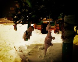 Мне кажется фткам атмосферности не хватает..Как то не понятно от чего в ужас приходить!)))))
Надо как то так...