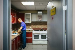Пожарным и не выделили отдельного повора. Ребята приезжают с пожара, выматались, уставшие а им потом ещё готовить. Как-то странно.