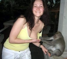 Merry Christmas, мистер Тигр! Как жители зоопарков открывали подарки