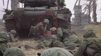 Не так всё просто. Рация завязана на отделение-взвод-роту. Настраивать частоты, и занимаься прочей ерундой в бою, никто не будет. С приданной техникой общаются по телефону на корме. Причём этой фиче в обед сто лет, но не для наших танков. Осознали пользу только к "Армате". На ней есть.